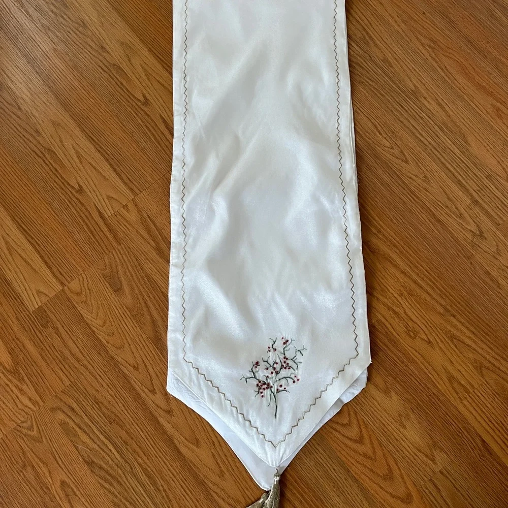 table runner holiday holly tassles 12” x 70”